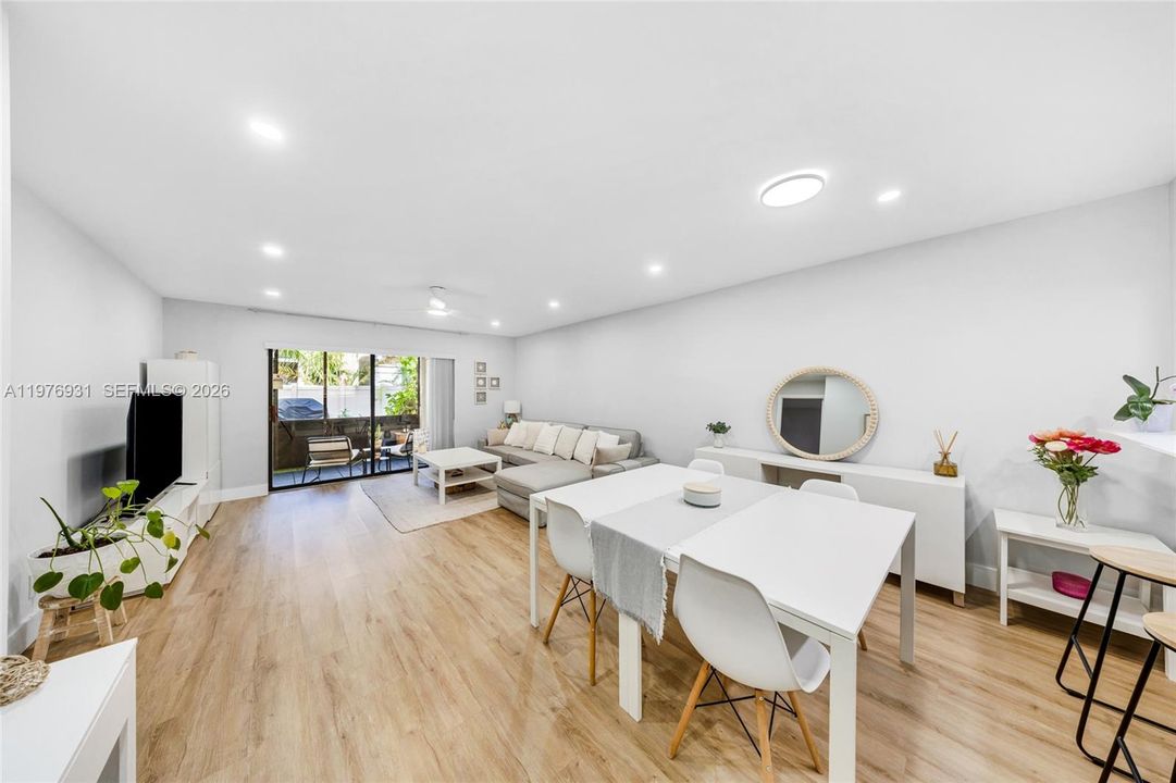 En Venta: $225,000 (2 camas, 2 baños, 936 Pies cuadrados)