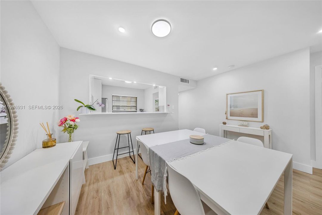 En Venta: $225,000 (2 camas, 2 baños, 936 Pies cuadrados)