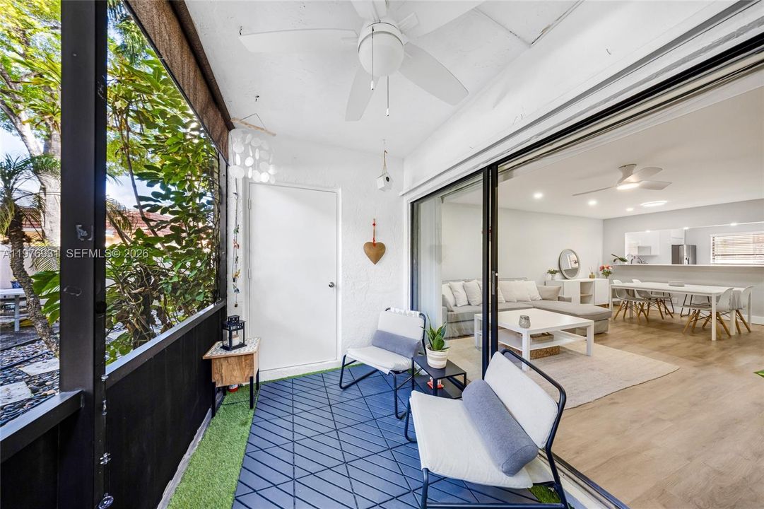 En Venta: $225,000 (2 camas, 2 baños, 936 Pies cuadrados)