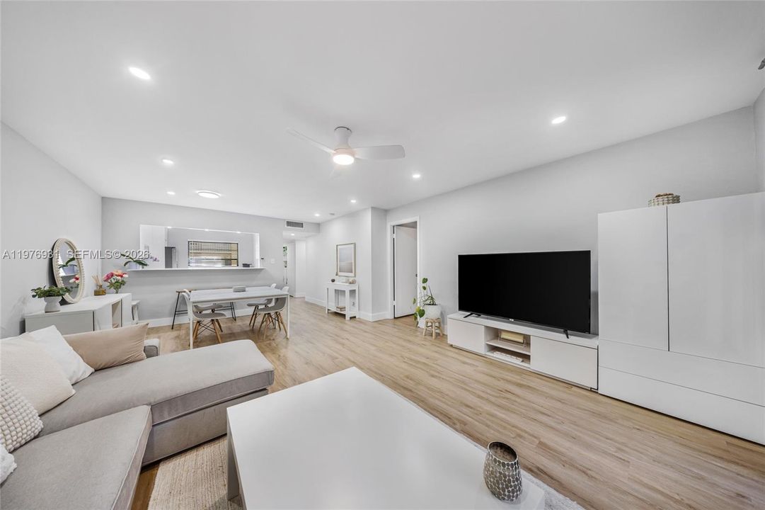 En Venta: $225,000 (2 camas, 2 baños, 936 Pies cuadrados)