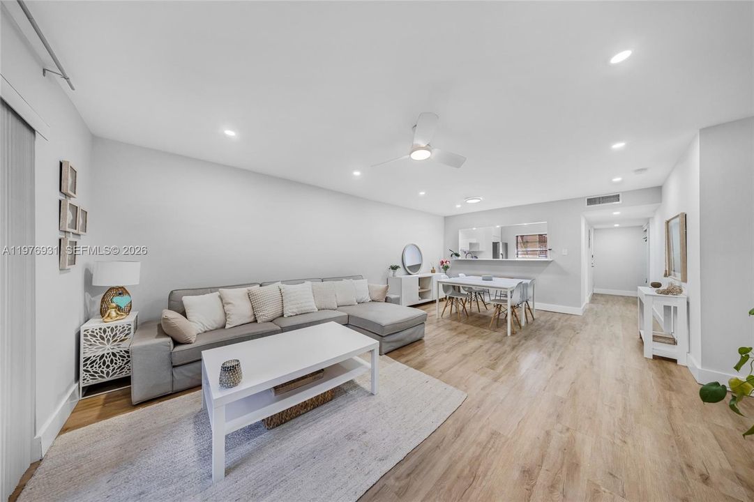 En Venta: $225,000 (2 camas, 2 baños, 936 Pies cuadrados)