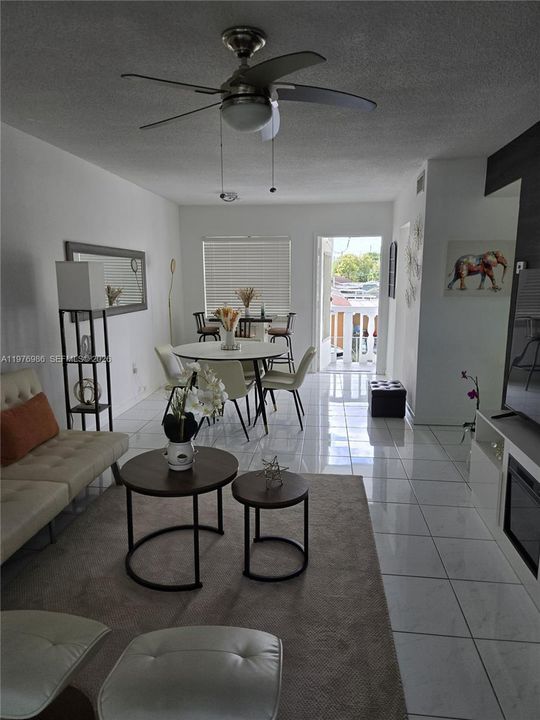 For Sale: $145,000 (1 beds, 1 baths, 595 Square Feet)