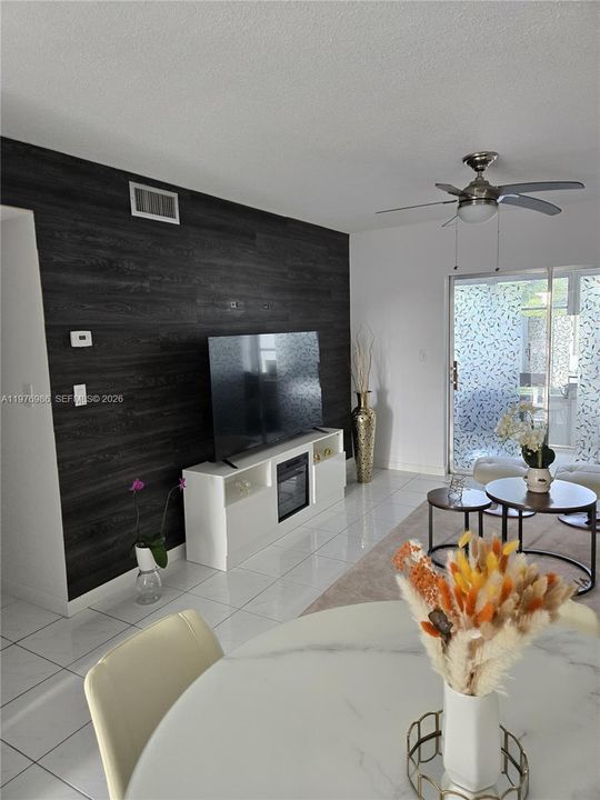 For Sale: $145,000 (1 beds, 1 baths, 595 Square Feet)