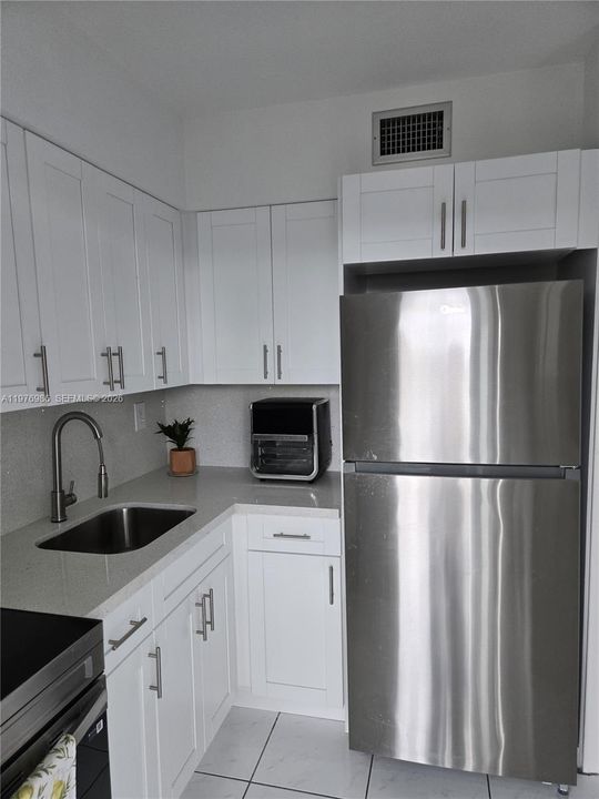 For Sale: $145,000 (1 beds, 1 baths, 595 Square Feet)
