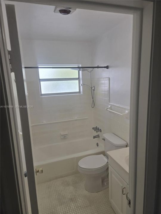 For Sale: $145,000 (1 beds, 1 baths, 595 Square Feet)