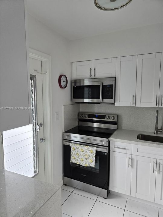 For Sale: $145,000 (1 beds, 1 baths, 595 Square Feet)