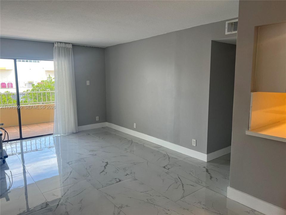 For Sale: $525,000 (2 beds, 2 baths, 744 Square Feet)