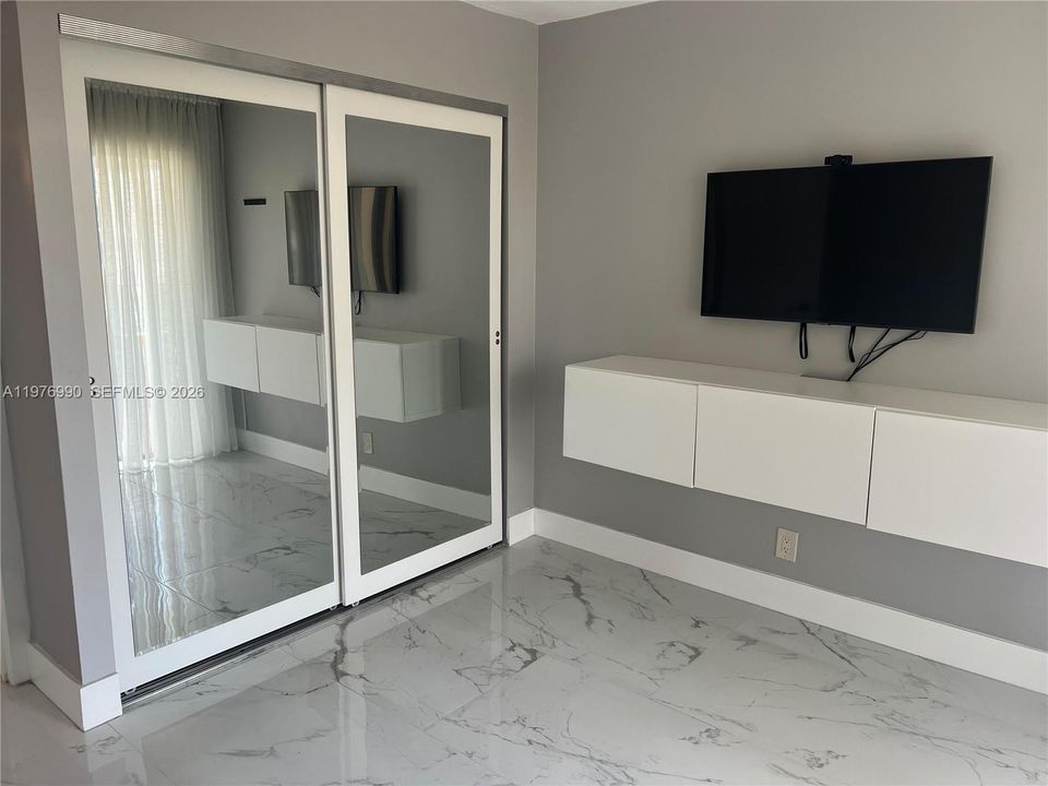 For Sale: $525,000 (2 beds, 2 baths, 744 Square Feet)