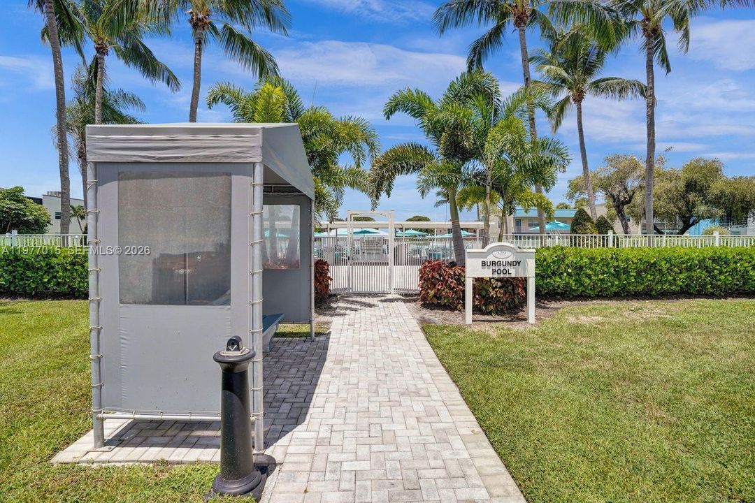 For Sale: $119,000 (1 beds, 1 baths, 720 Square Feet)