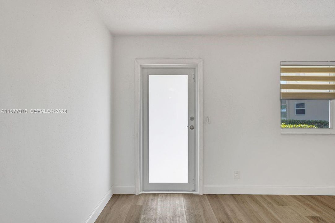 For Sale: $119,000 (1 beds, 1 baths, 720 Square Feet)