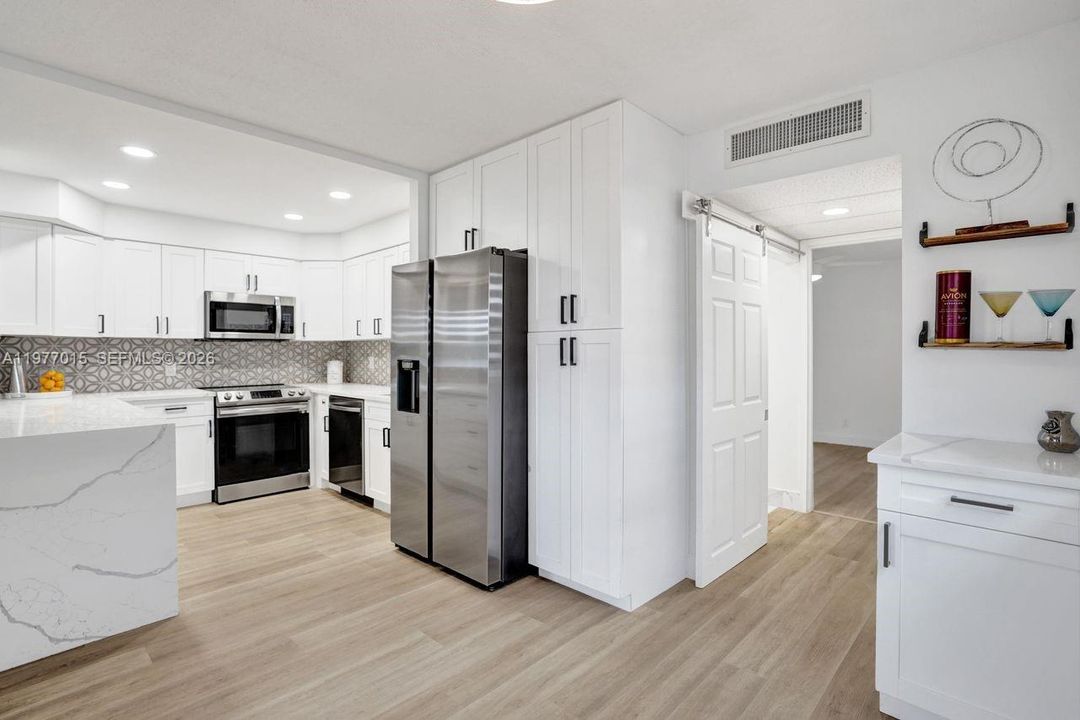For Sale: $119,000 (1 beds, 1 baths, 720 Square Feet)