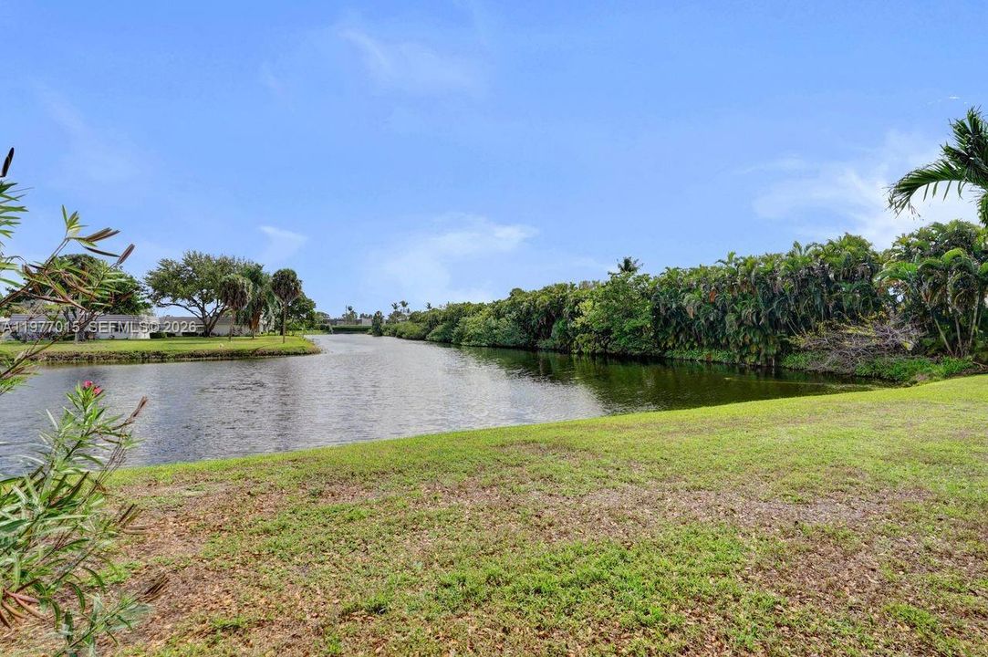 For Sale: $119,000 (1 beds, 1 baths, 720 Square Feet)