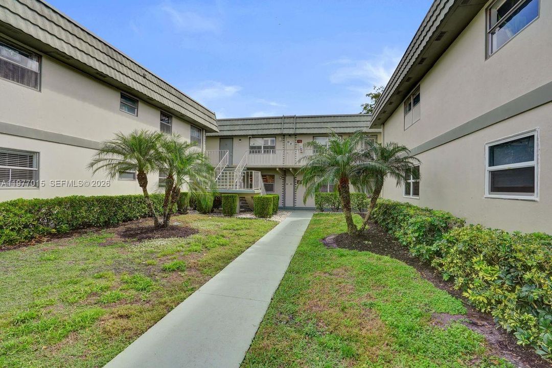 For Sale: $119,000 (1 beds, 1 baths, 720 Square Feet)