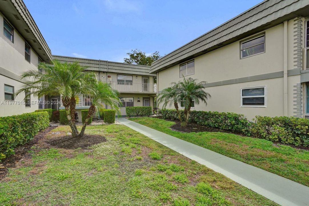 For Sale: $119,000 (1 beds, 1 baths, 720 Square Feet)