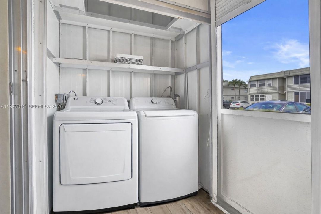 For Sale: $119,000 (1 beds, 1 baths, 720 Square Feet)