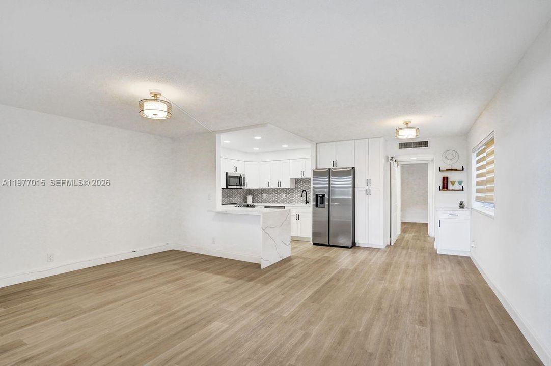 For Sale: $119,000 (1 beds, 1 baths, 720 Square Feet)