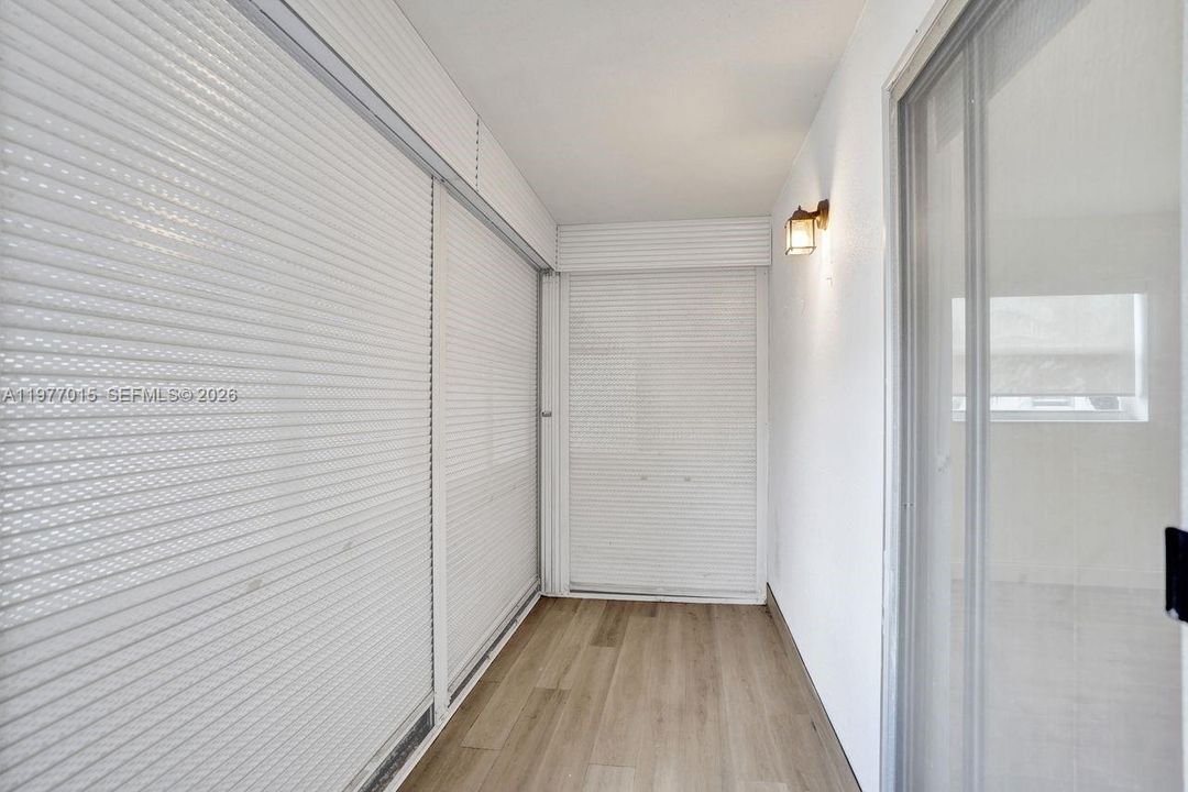 For Sale: $119,000 (1 beds, 1 baths, 720 Square Feet)