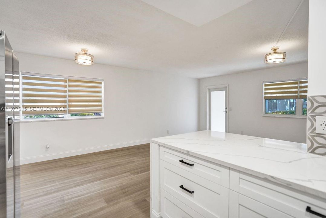 For Sale: $119,000 (1 beds, 1 baths, 720 Square Feet)
