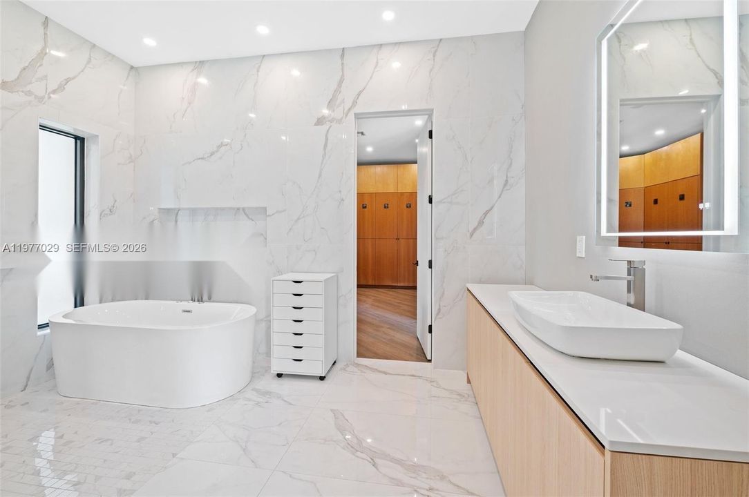 En Venta: $4,750,000 (5 camas, 6 baños, 6061 Pies cuadrados)