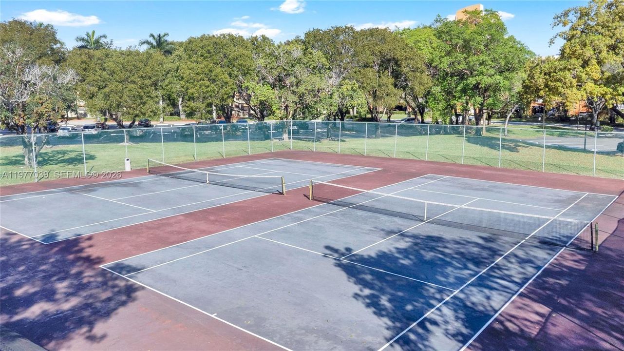 For Sale: $338,999 (2 beds, 2 baths, 1235 Square Feet)