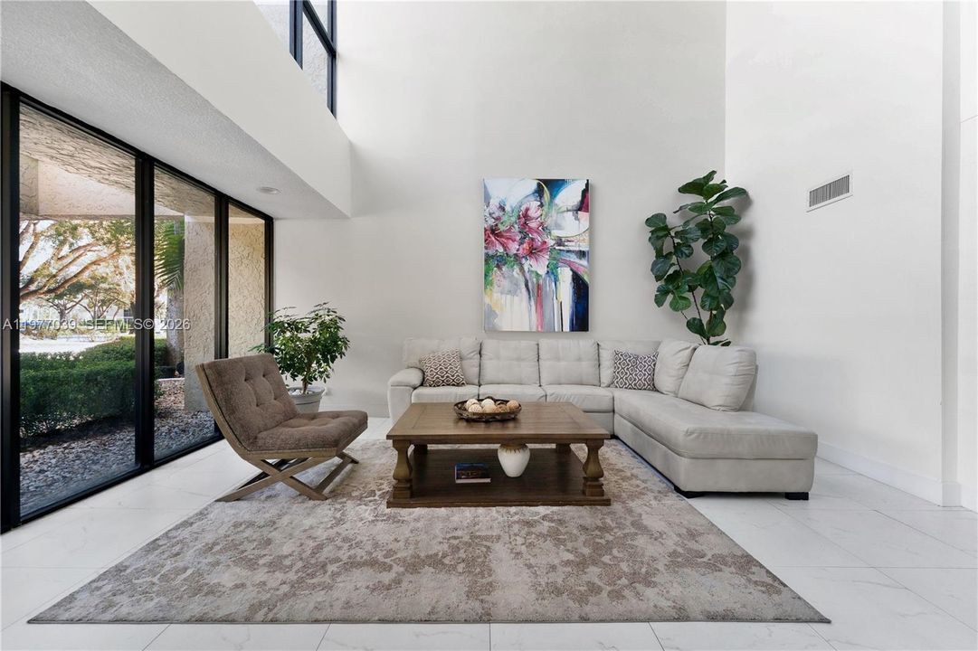For Sale: $338,999 (2 beds, 2 baths, 1235 Square Feet)
