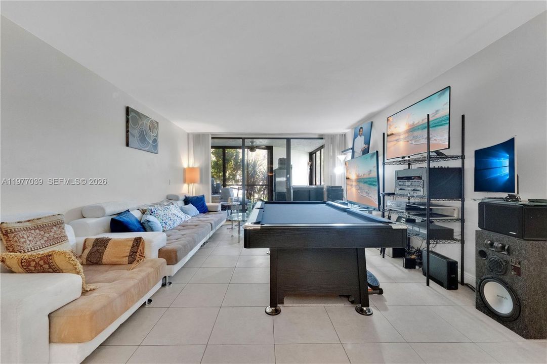 For Sale: $338,999 (2 beds, 2 baths, 1235 Square Feet)