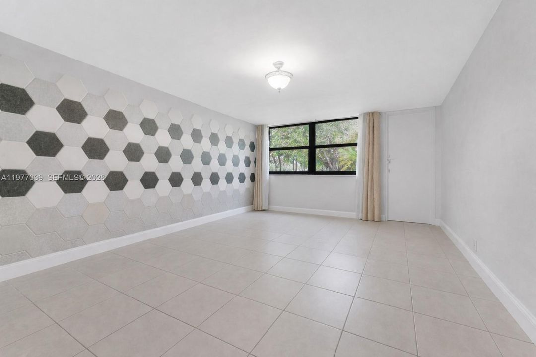 For Sale: $338,999 (2 beds, 2 baths, 1235 Square Feet)