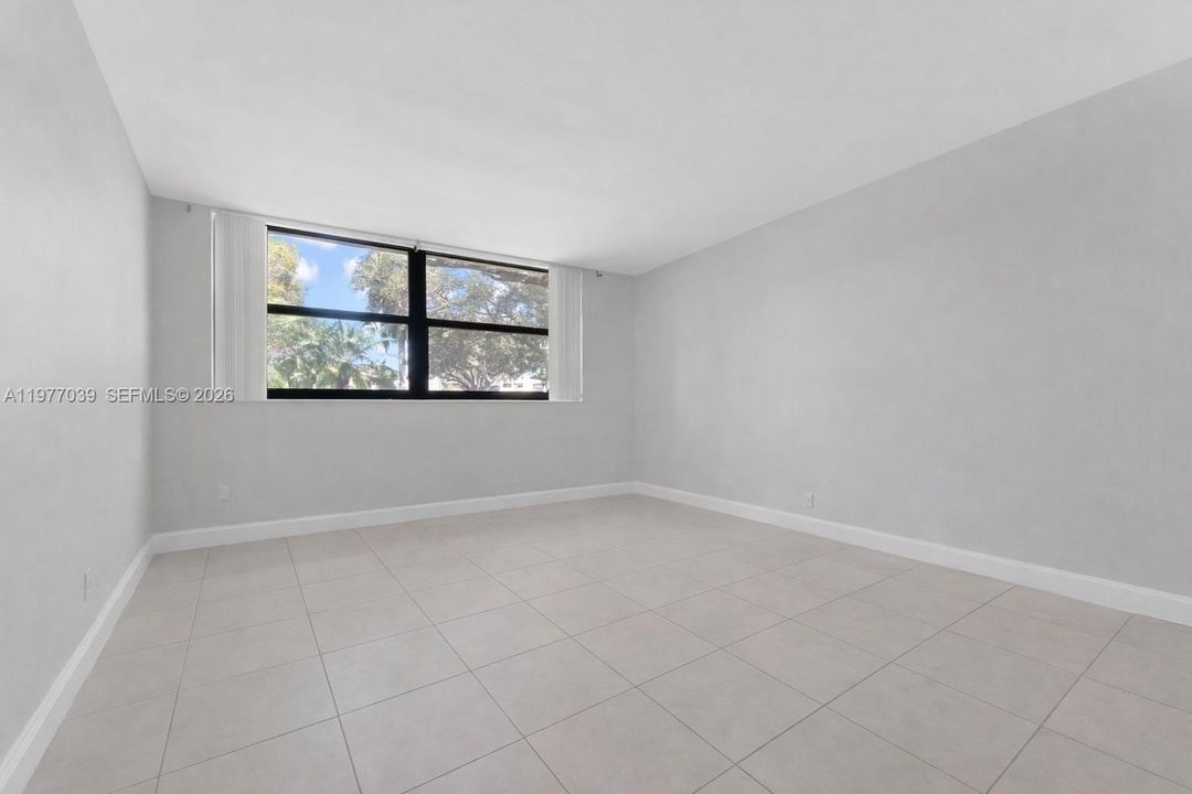 For Sale: $338,999 (2 beds, 2 baths, 1235 Square Feet)