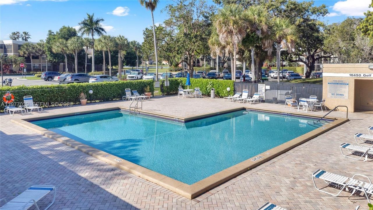 For Sale: $338,999 (2 beds, 2 baths, 1235 Square Feet)