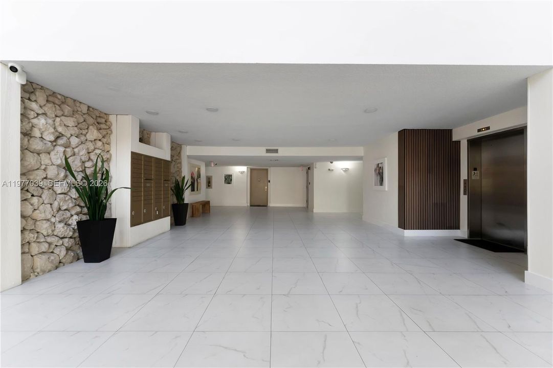For Sale: $338,999 (2 beds, 2 baths, 1235 Square Feet)
