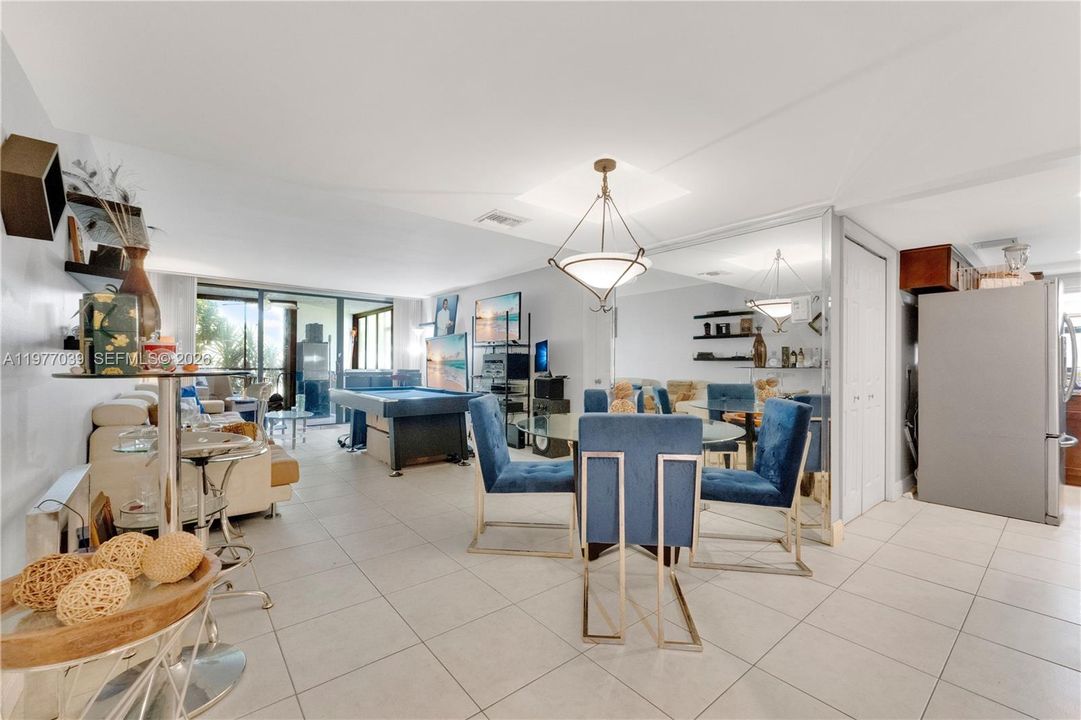 For Sale: $338,999 (2 beds, 2 baths, 1235 Square Feet)