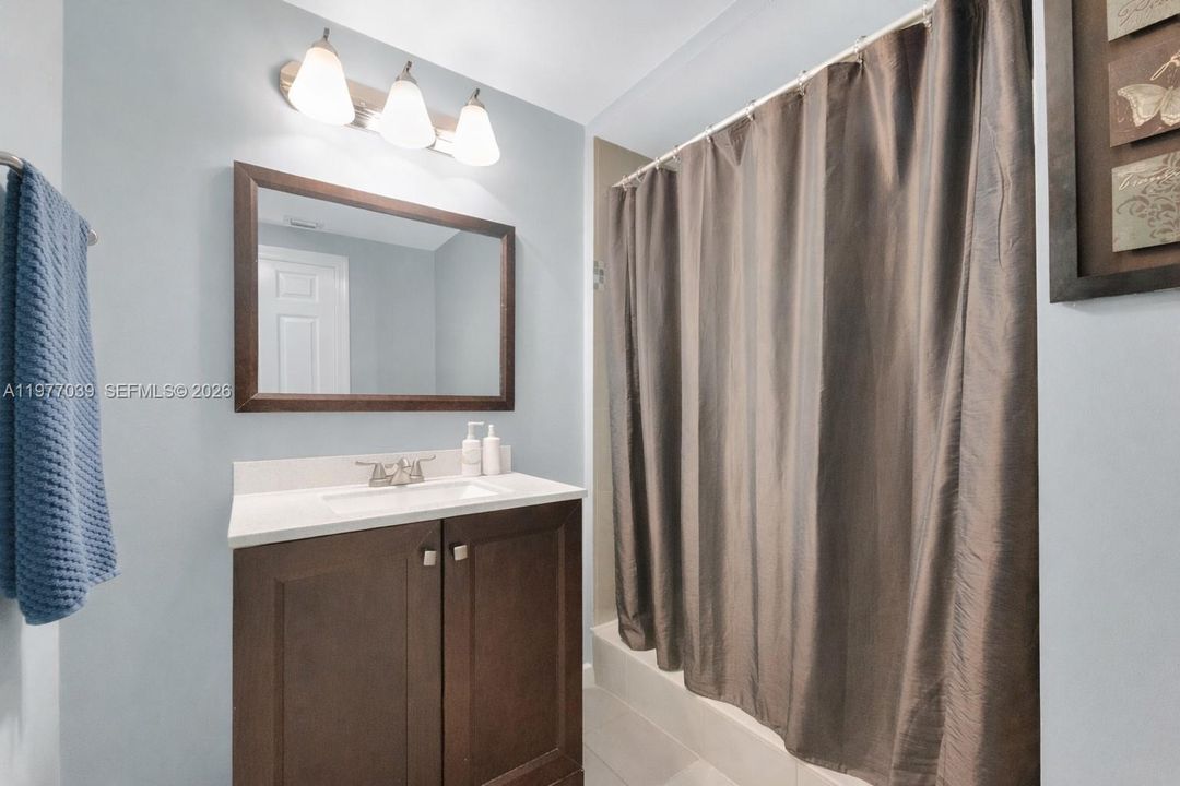 For Sale: $338,999 (2 beds, 2 baths, 1235 Square Feet)