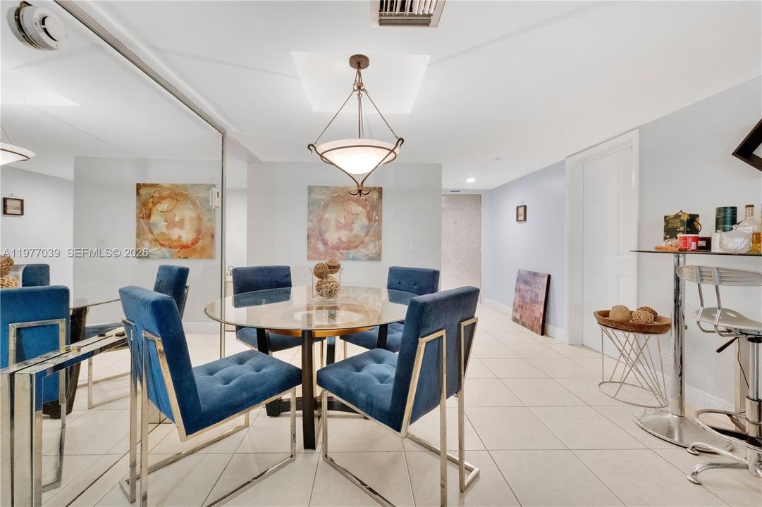 For Sale: $338,999 (2 beds, 2 baths, 1235 Square Feet)