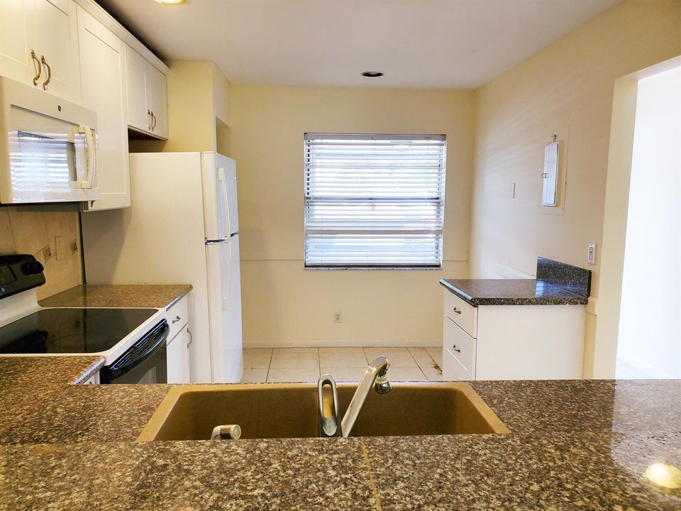 Kitchen (2)