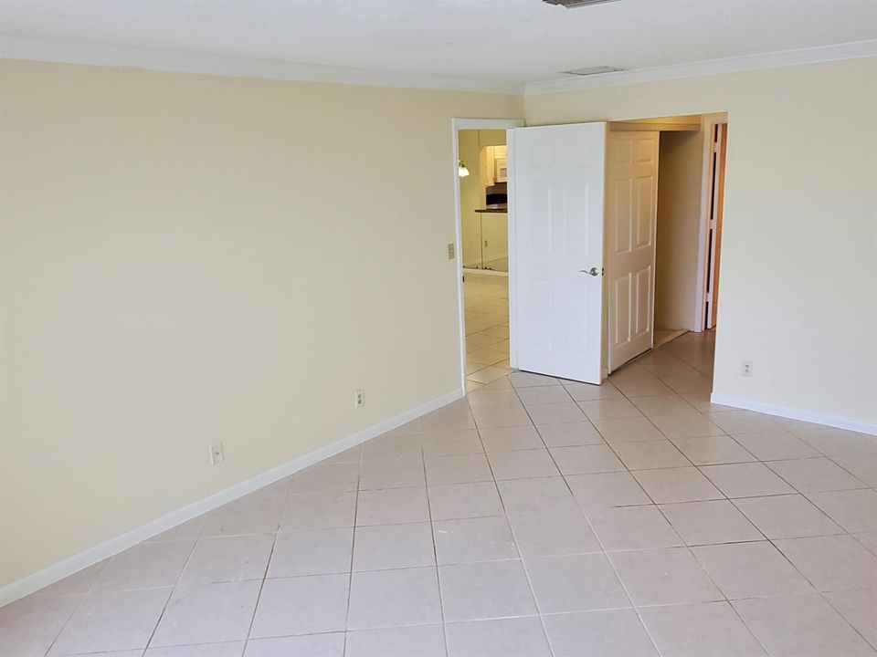 Master Bed room (3)