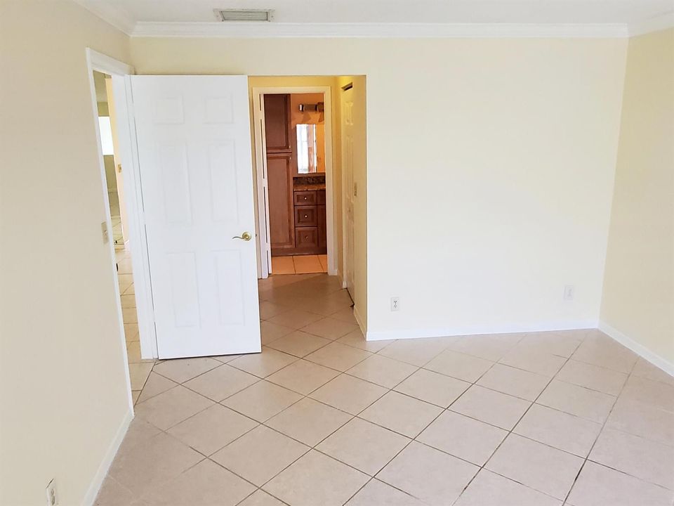 Master Bed room (2)
