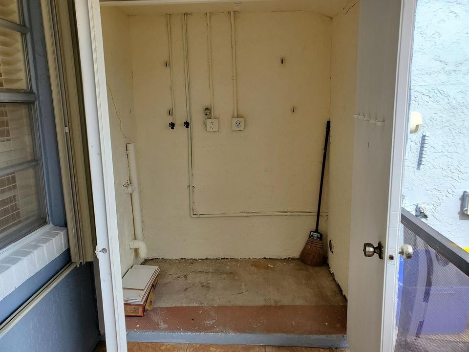 Laundy & Storage (2)