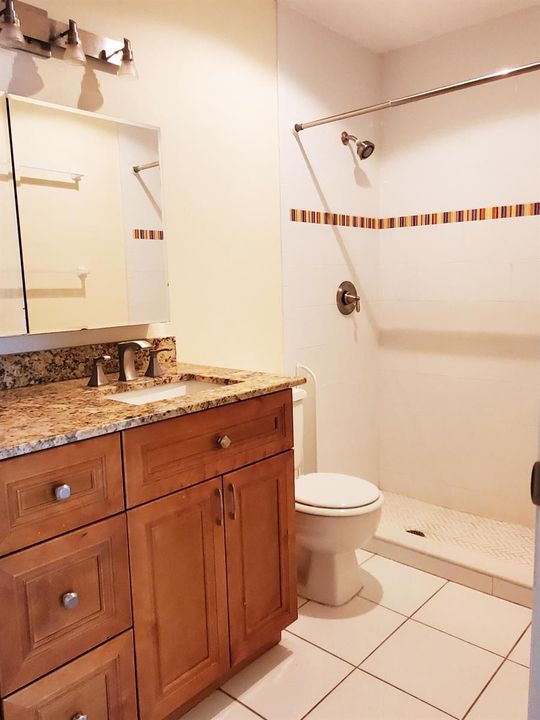 Master bath (2)