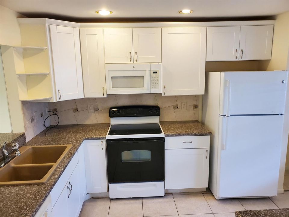 Kitchen (1)