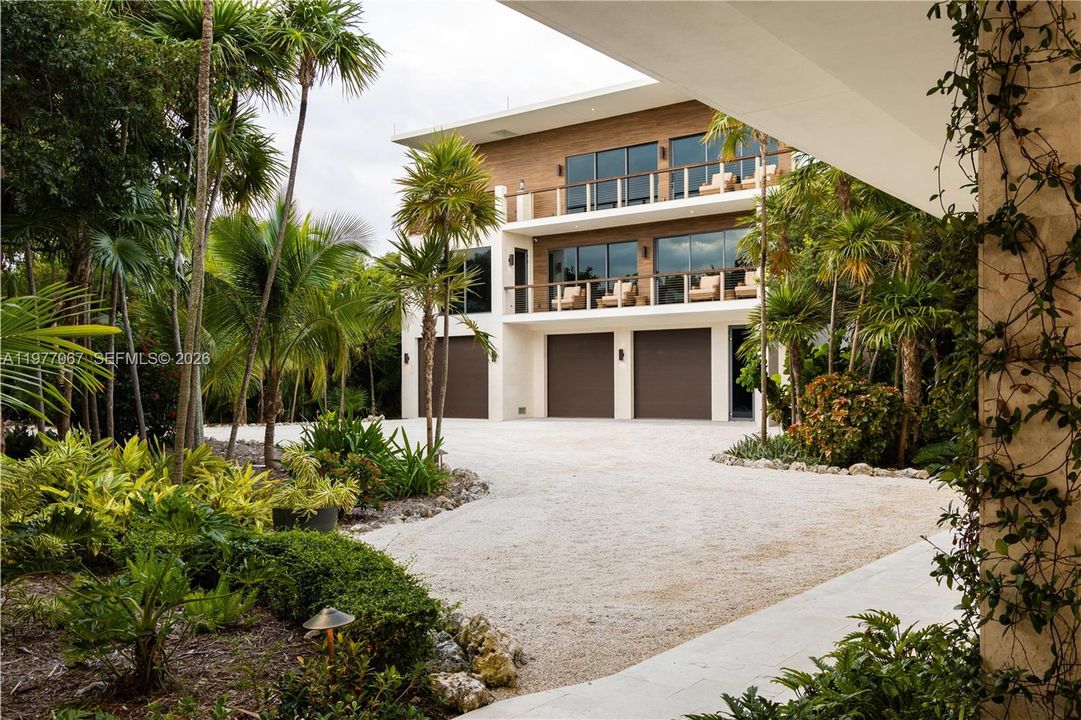 For Sale: $29,500,000 (10 beds, 11 baths, 8648 Square Feet)