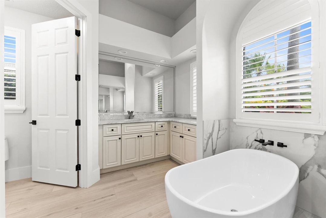 Mstr Bath 32