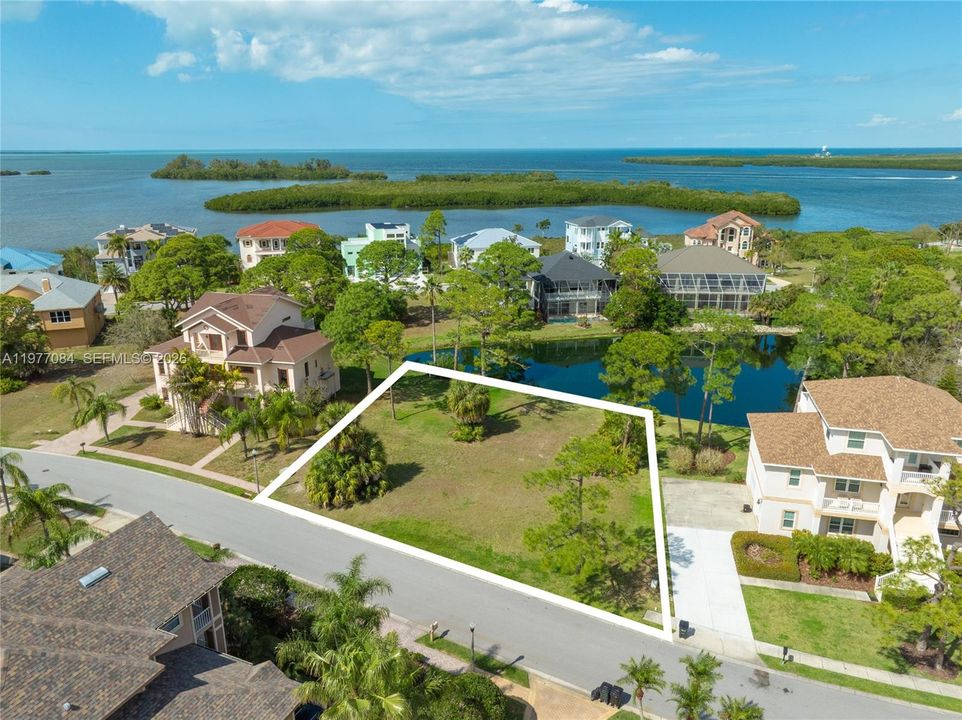 En Venta: $180,000 (0.30 acres)