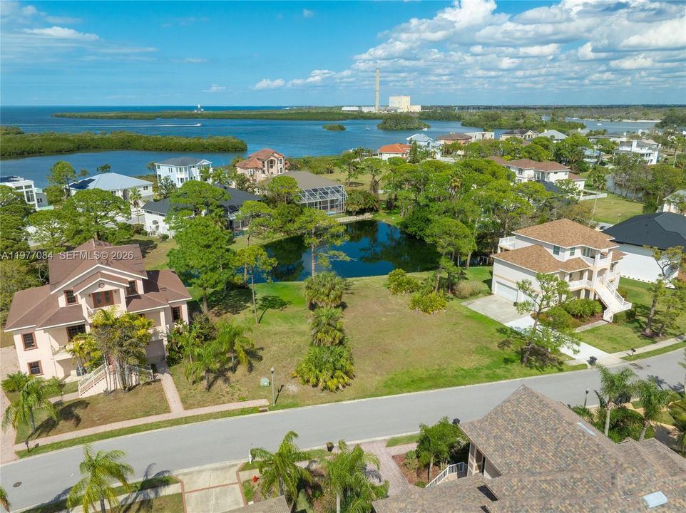 En Venta: $180,000 (0.30 acres)