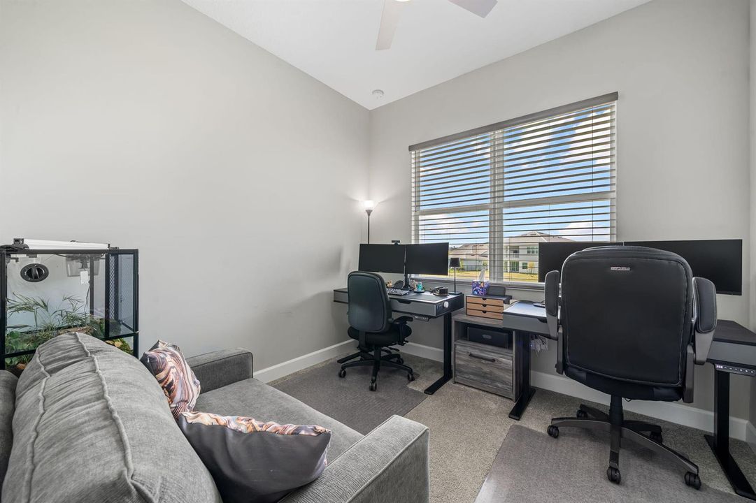 Guest Bedroom - Upstairs