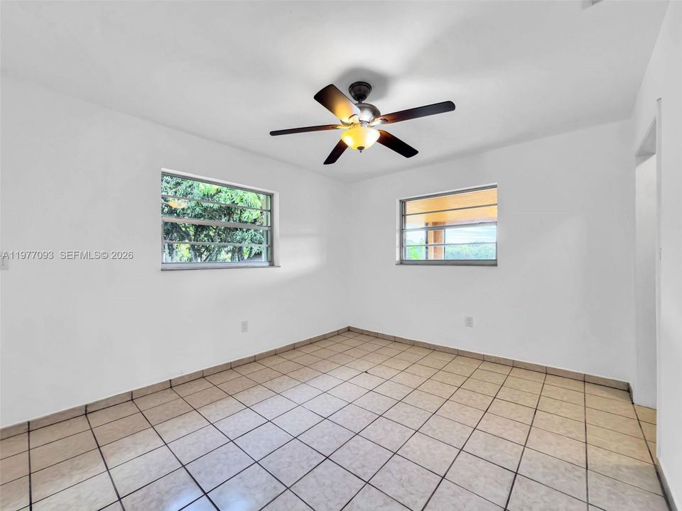 Vendido Recientemente: $750,000 (2 camas, 2 baños, 1305 Pies cuadrados)