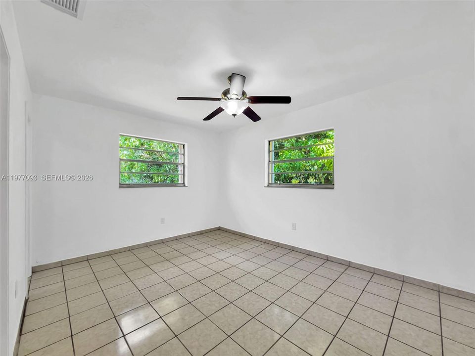 Vendido Recientemente: $750,000 (2 camas, 2 baños, 1305 Pies cuadrados)