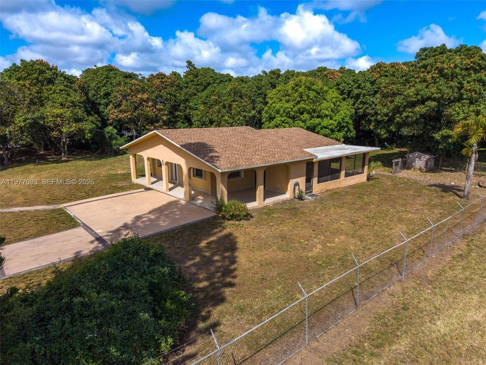 Vendido Recientemente: $750,000 (2 camas, 2 baños, 1305 Pies cuadrados)
