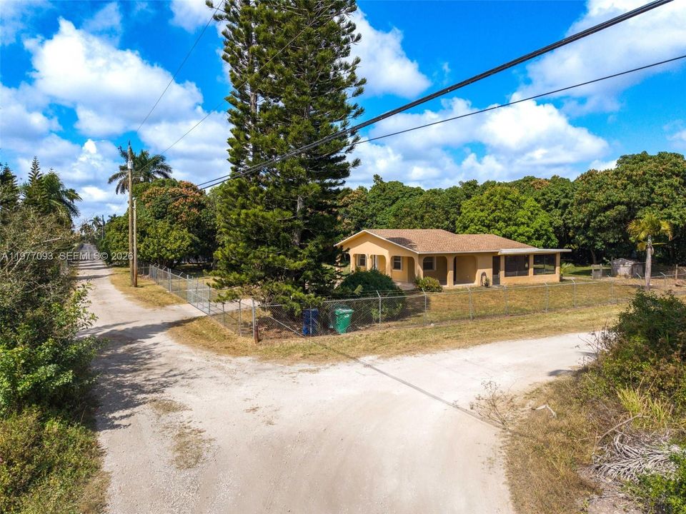 Vendido Recientemente: $750,000 (2 camas, 2 baños, 1305 Pies cuadrados)