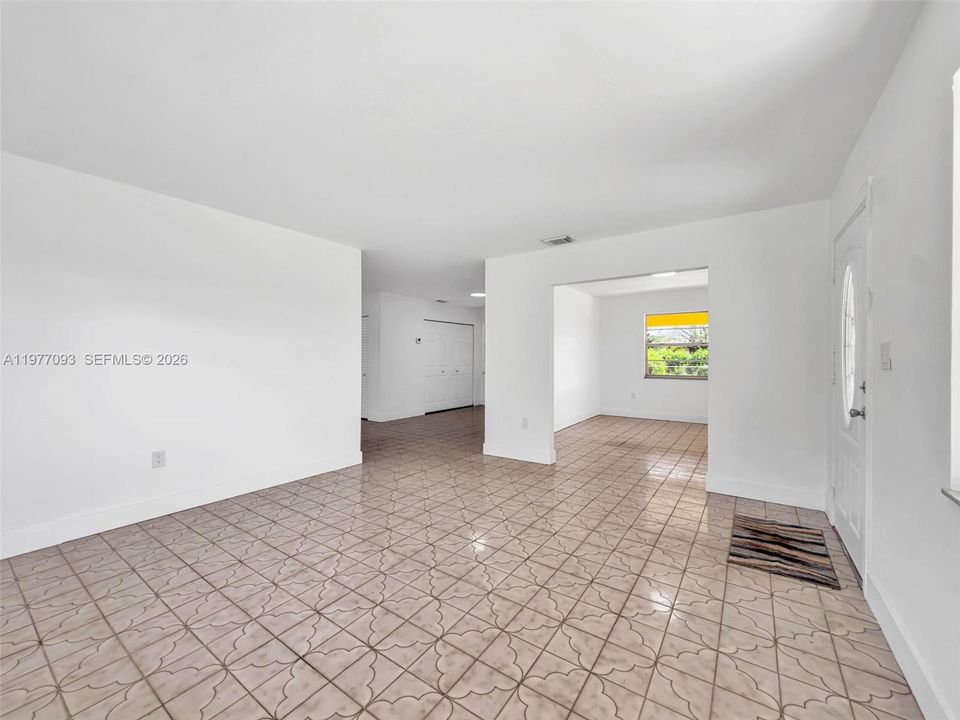 Vendido Recientemente: $750,000 (2 camas, 2 baños, 1305 Pies cuadrados)