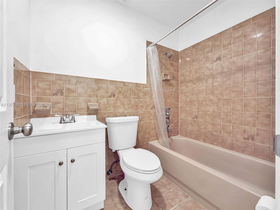 Vendido Recientemente: $750,000 (2 camas, 2 baños, 1305 Pies cuadrados)